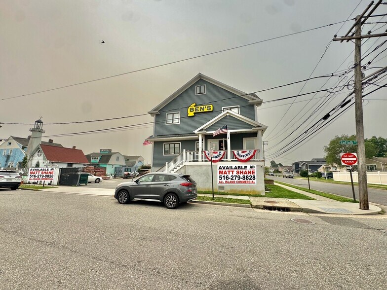 More Photos Of 19 Suffolk St, Freeport Office For Sale