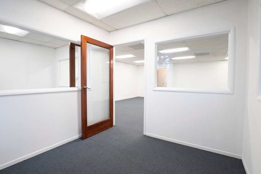 More Photos Of 5435 Cahuenga Blvd, North Hollywood Office For Sale