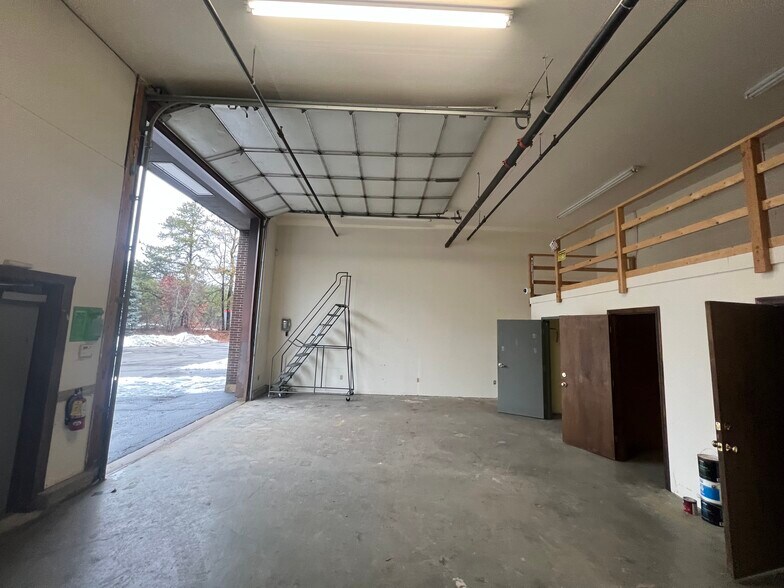 More Photos Of 59 Chennel Dr, Concord Office For Sale