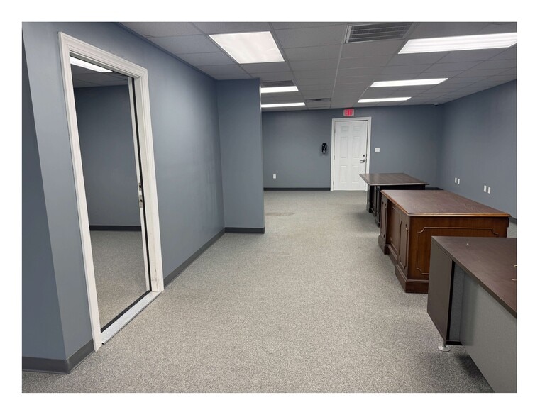 More Photos Of 2380 Fortune Dr, Lexington Flex For Lease
