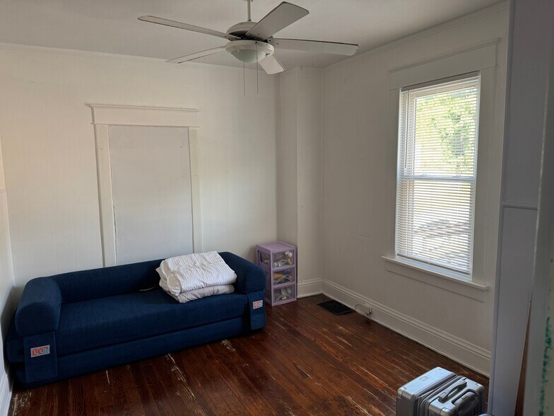 More Photos Of 81 N Mill St, Kansas City Storefront Retail Office For Sale