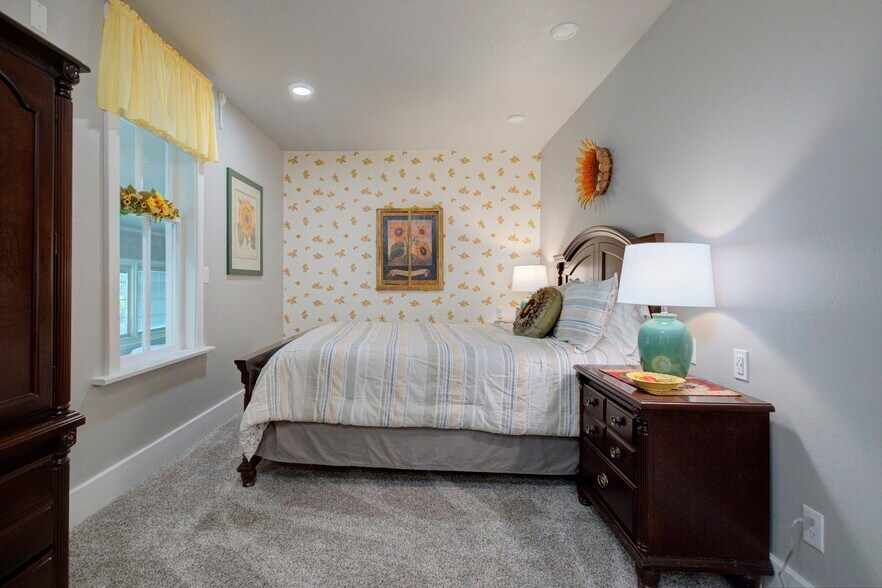 More Photos Of 1006 Court St, Imperial Hospitality For Sale