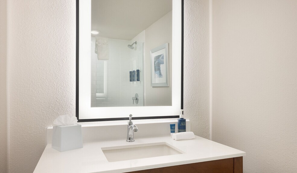 More Photos Of 4960 Towne Centre Rd, Saginaw Hotel For Sale