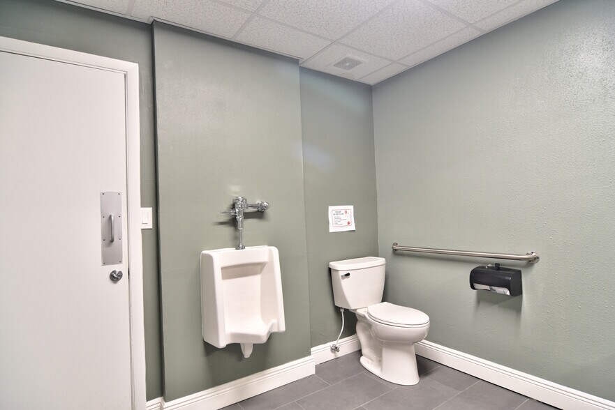 More Photos Of 12945 Seminole Blvd, Largo Office For Lease