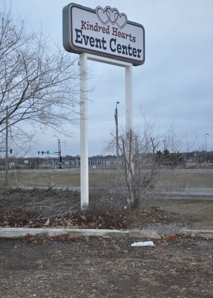 More Photos Of 1549 E Broadway St, Monticello General Retail For Sale