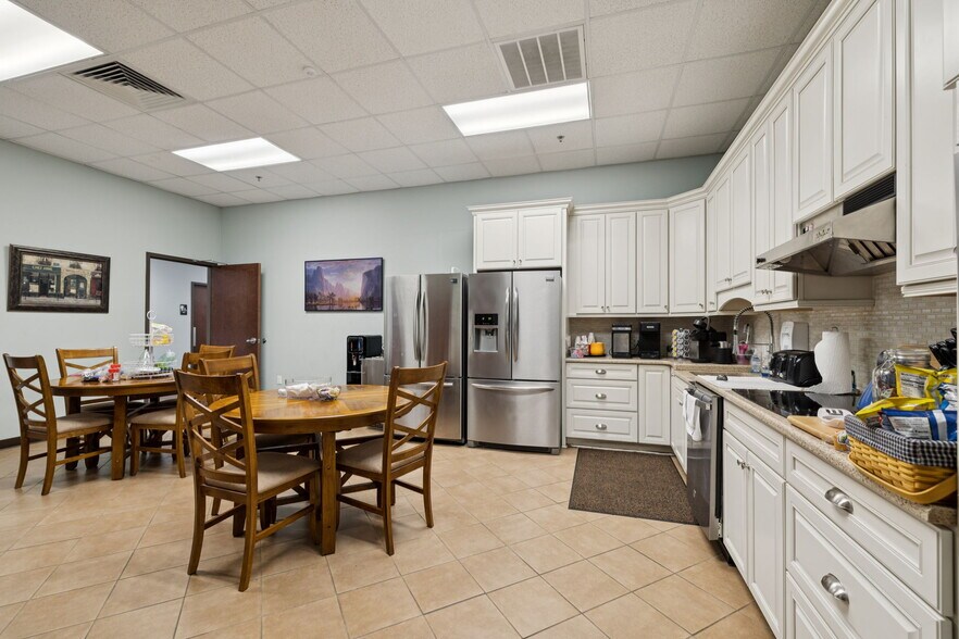 More Photos Of 811 Cowan St, Nashville Distribution For Sale