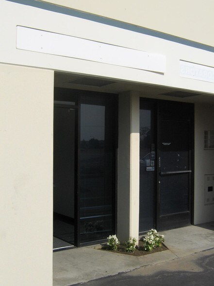 More Photos Of 2040 Eastridge Ave, Riverside Warehouse For Lease