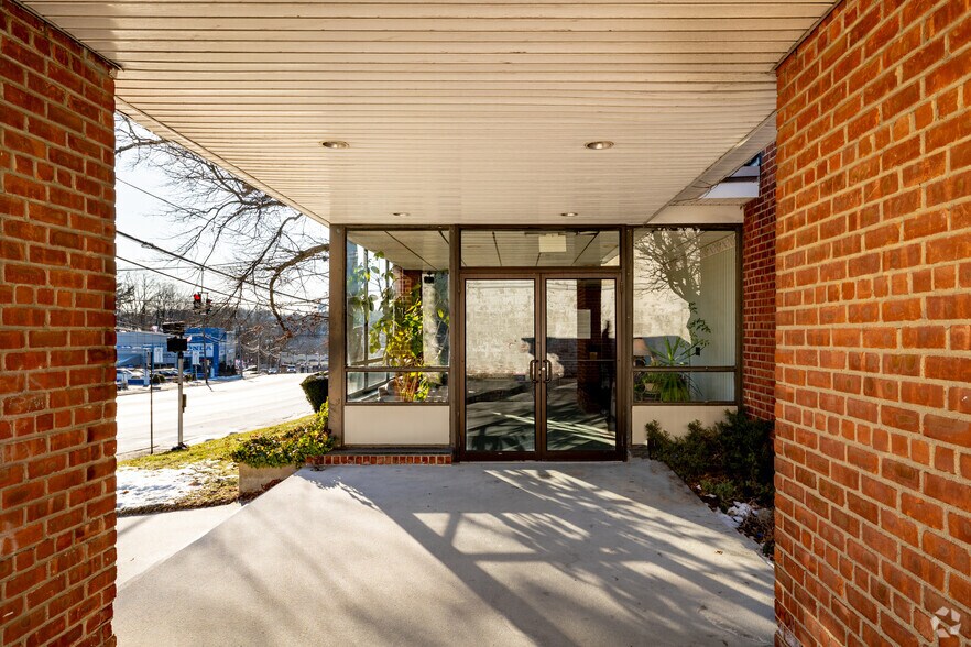 More Photos Of 1295 Northern Blvd, Manhasset Office For Lease