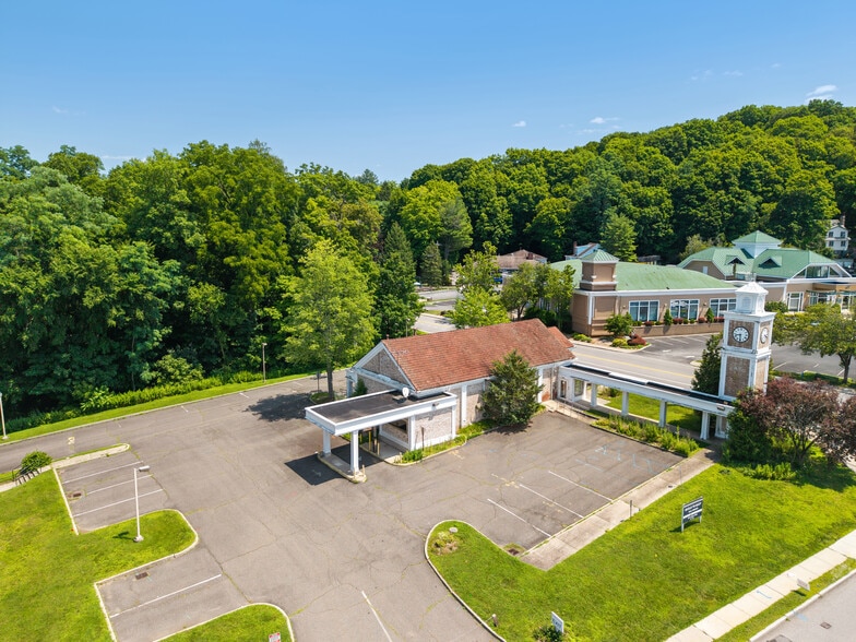 More Photos Of 662 E Main St, Mount Kisco Bank For Lease