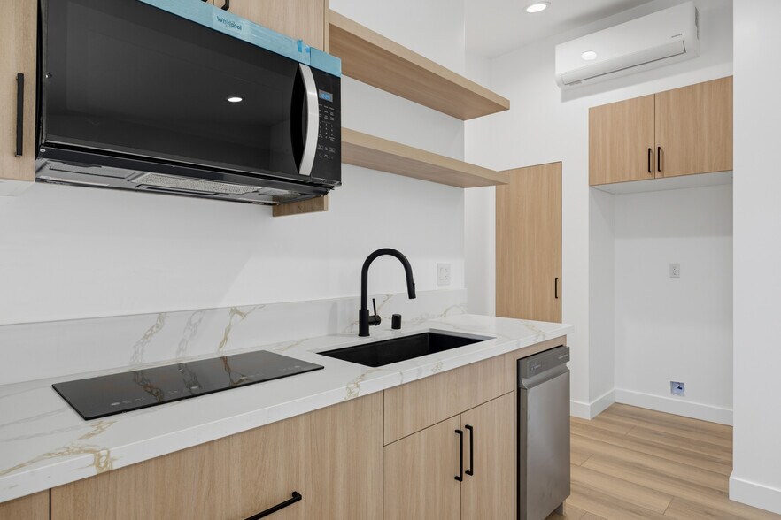 More Photos Of 22928 Leadwell St, West Hills Apartments For Sale