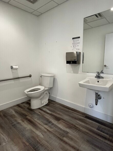 More Photos Of 10416 81st Ave NW, Edmonton Apartments For Lease