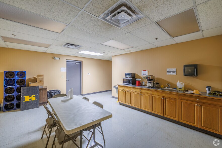 More Photos Of 1770-1810 Lemoyne Ave, Syracuse Warehouse For Sale