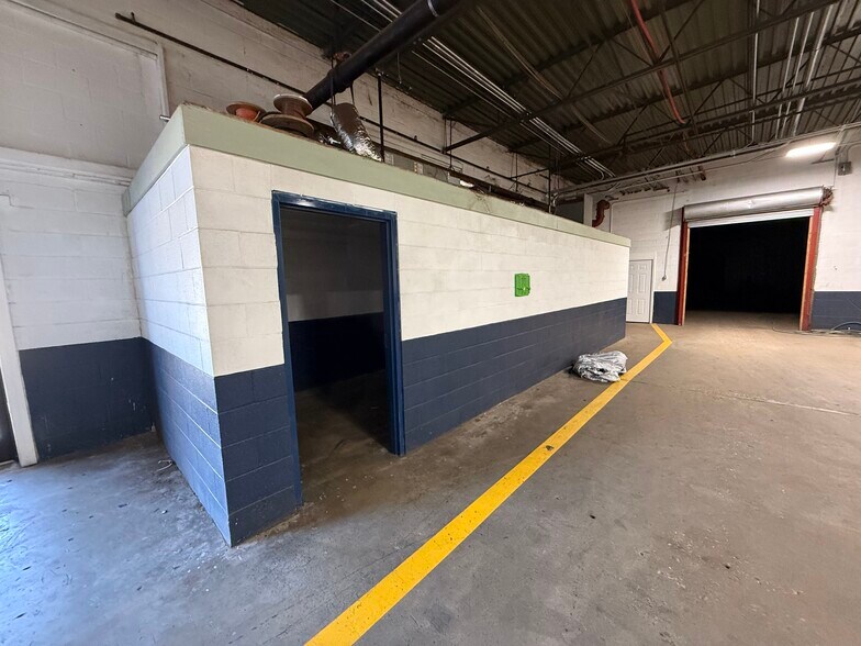 More Photos Of 214 Industrial Park Rd, Livingston Manufacturing For Lease
