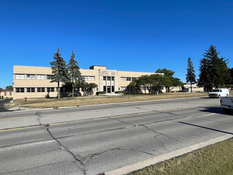 More Photos Of 6841 N Rochester Rd, Rochester Hills Office For Sale