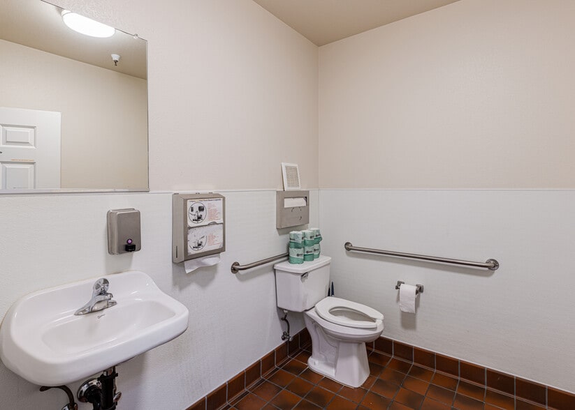 More Photos Of 220 Windsor River Rd, Windsor Apartments For Sale