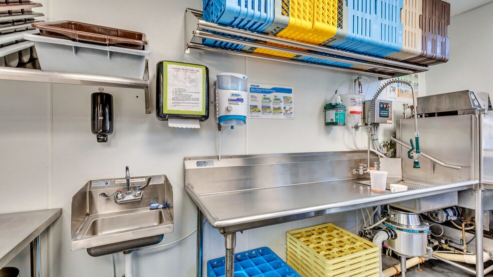 More Photos Of 119 E 37th St, Savannah Restaurant For Sale