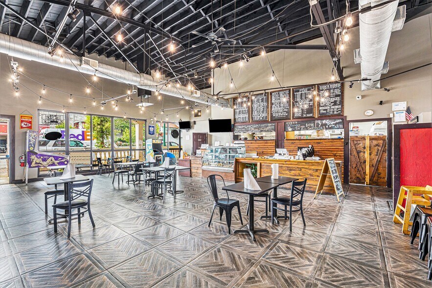 More Photos Of 3927-3929 Broadway Blvd, Kansas City Restaurant For Lease