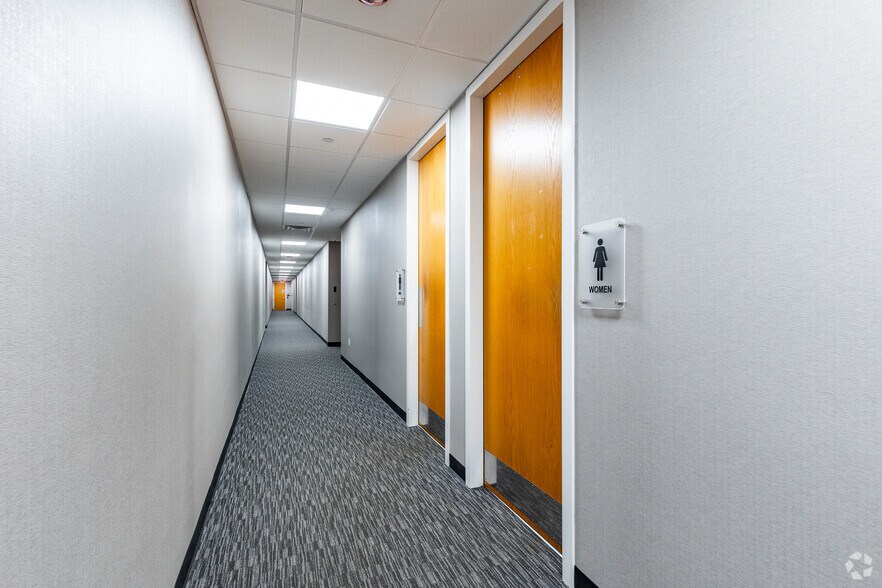 More Photos Of 3045 Technology Pky, Orlando Unknown For Lease