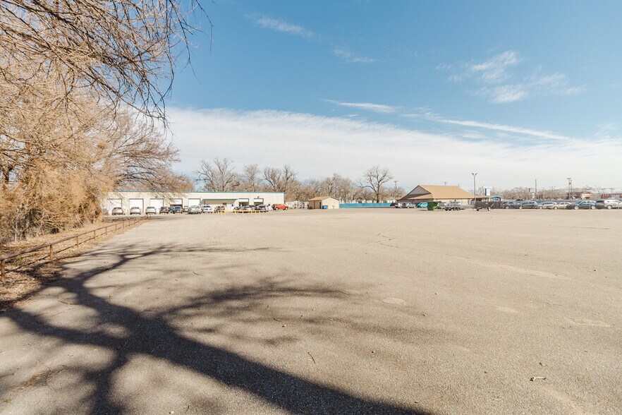 More Photos Of 3101 S Broadway St, Wichita Freestanding For Sale