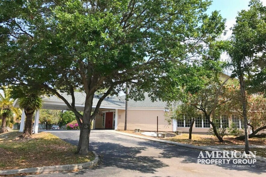 More Photos Of 3808 N Tamiami Trl, Sarasota Medical For Sale