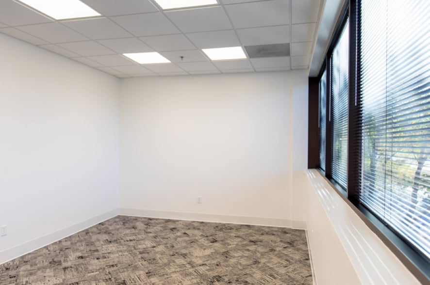 More Photos Of 11340 Blondo St, Omaha Loft Creative Space For Sale