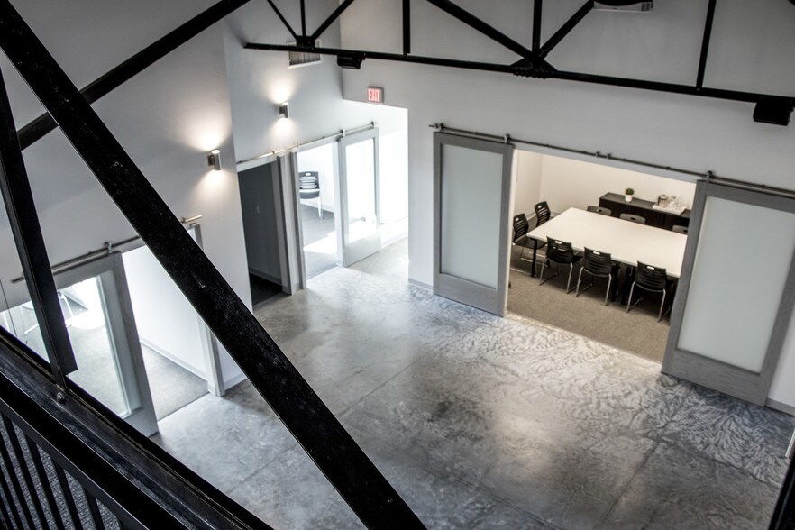 More Photos Of 31 W 31st St, Kansas City Office For Sale