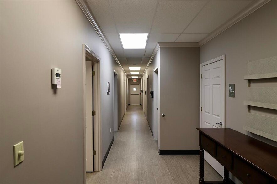 More Photos Of 1203 E College St, Brownsville Medical For Sale