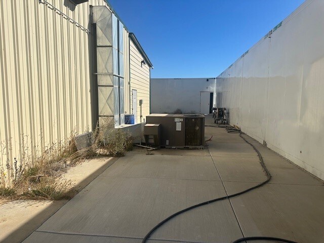More Photos Of 991 Industrial Way, King City Warehouse For Sale