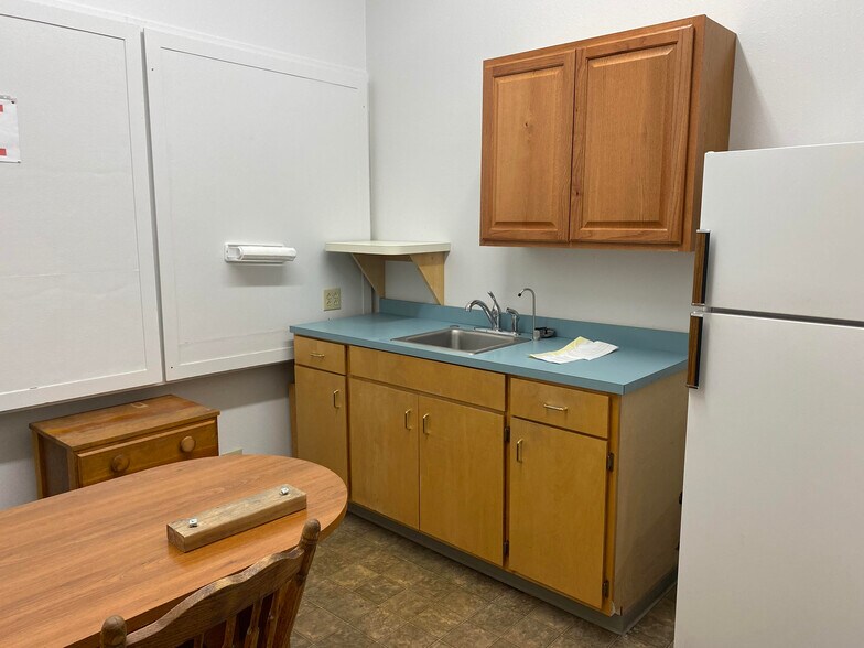 More Photos Of 312 E 3rd St, The Dalles Office For Lease