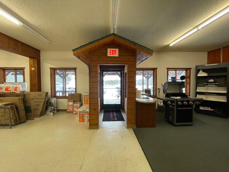 More Photos Of 16288 W Stress Rd, Hayward Showroom For Sale