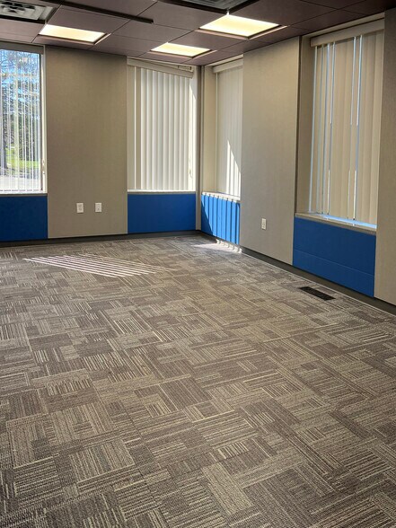 More Photos Of 1250 N Zane Ave, Golden Valley Manufacturing For Sale