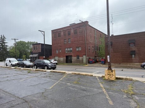 More Photos Of 218 S East St, Crown Point Freestanding For Sale