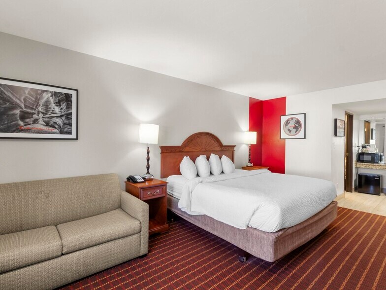 More Photos Of 333 N Main St, Richfield Hotel For Sale