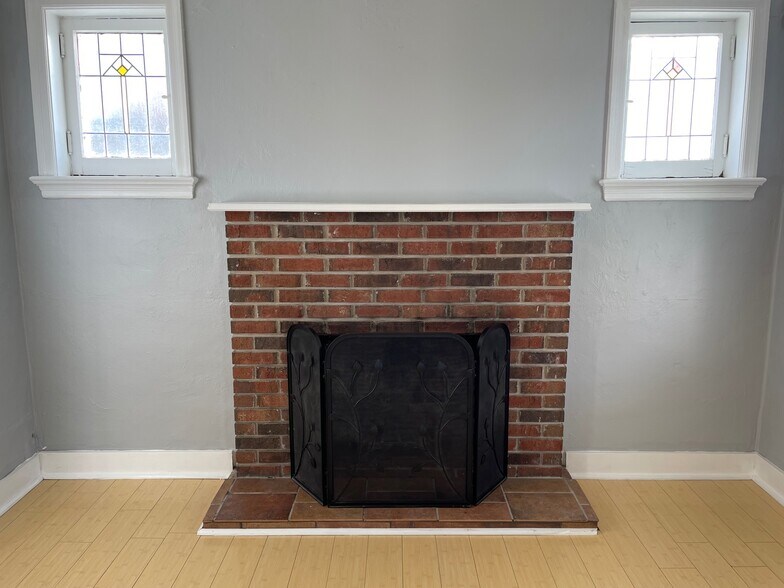 More Photos Of 4142 Crescent Dr, Saint Louis Medical For Sale