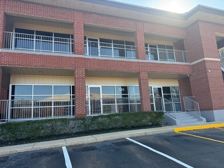 More Photos Of 591 Northpark Dr, Ridgeland Office For Sale