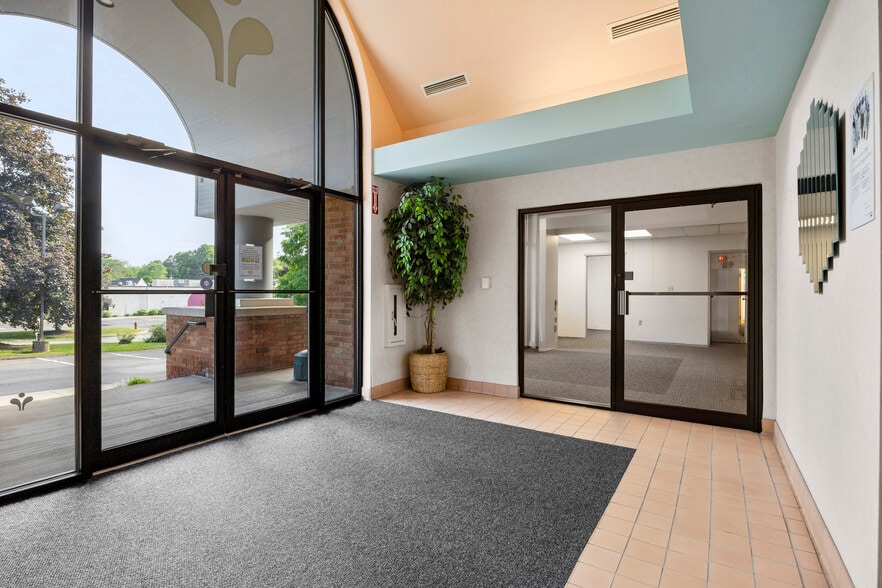 More Photos Of 2 Chelsea Pl, Clifton Park Medical For Sale