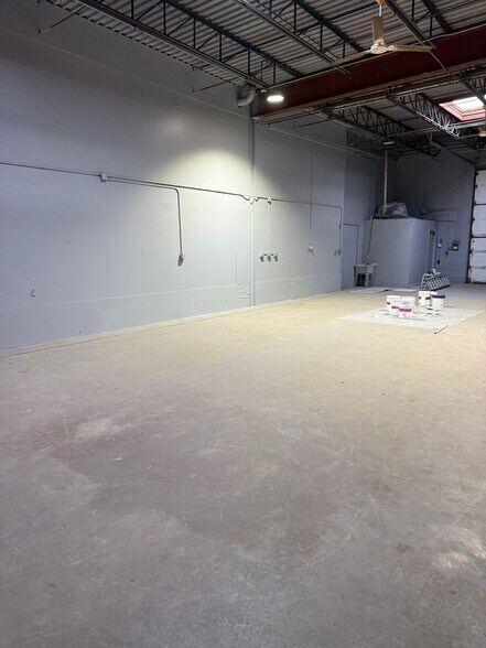 More Photos Of 484-516 Province Rd, Laconia Distribution For Lease