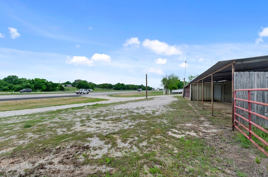 More Photos Of 5716 N US Highway 287, Alvord Truck Terminal For Sale