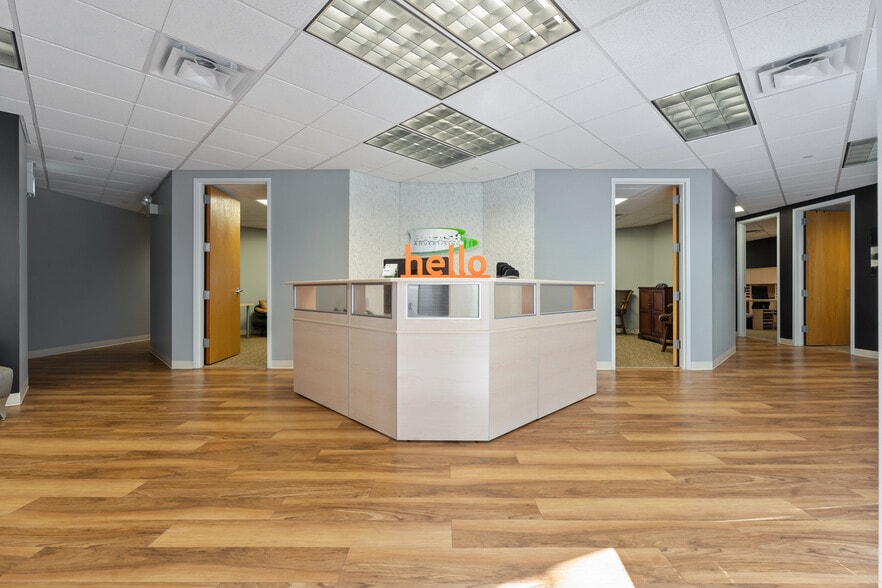 More Photos Of 1 TransAm Plaza Dr, Oakbrook Terrace Office For Sale