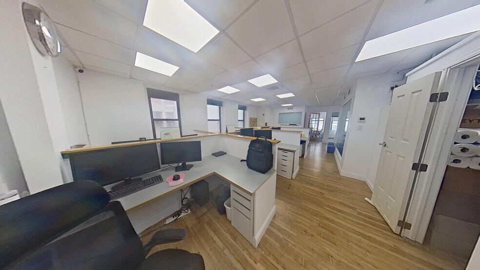 More Photos Of 120 W 31st St, New York Office For Lease