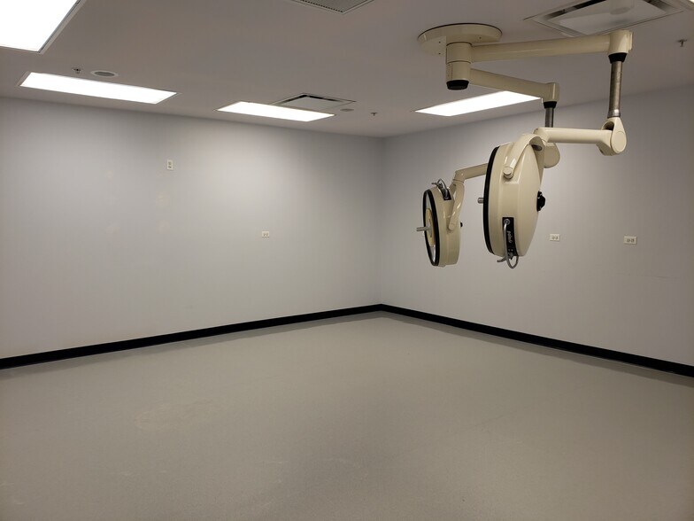 More Photos Of 912 Northwest Hwy, Fox River Grove Medical For Sale