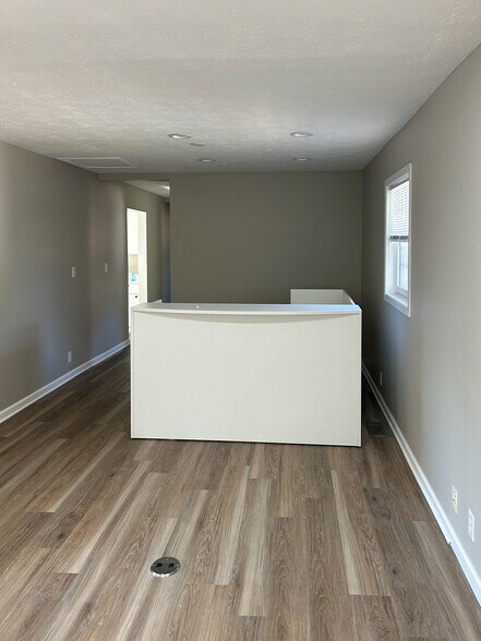 More Photos Of 4210 S 33rd St, Lincoln Office For Sale