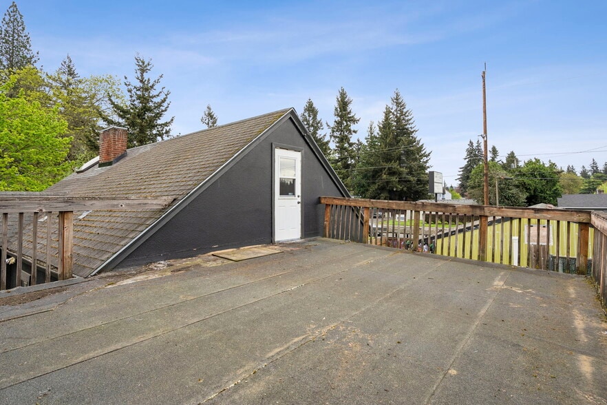 More Photos Of 17641 SE Stark St, Portland Storefront Retail Office For Sale