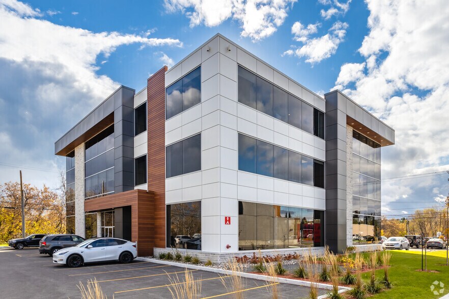 More Photos Of 794 Boul Du Cure-Labelle, Blainville Storefront Retail Office For Sale