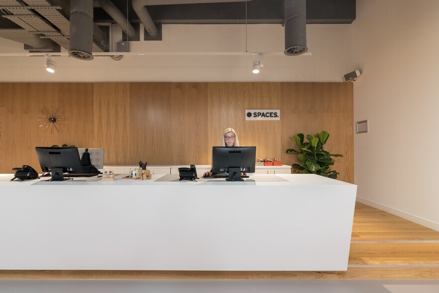 More Photos Of 3 Minster Ct, London Office For Lease