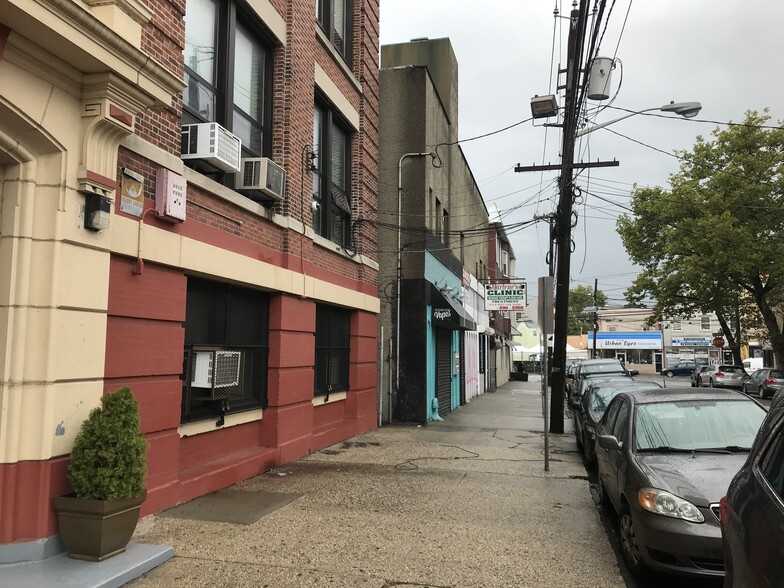 More Photos Of 8-10 Alyea St, Newark Storefront For Lease