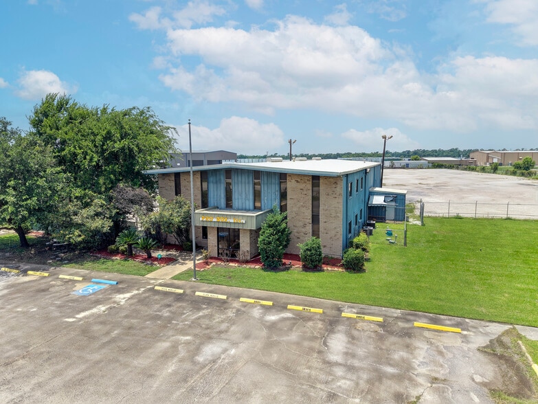 More Photos Of 3807 Oates Rd, Houston Showroom For Lease