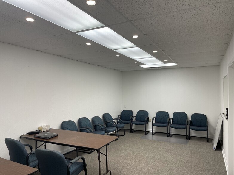 More Photos Of 903 S 8th St, La Porte Light Distribution For Lease