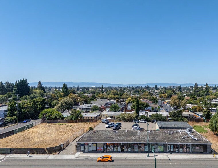 More Photos Of 24471 Mission Blvd, Hayward Freestanding For Sale