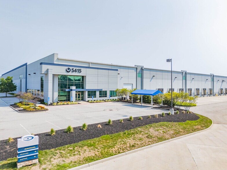 More Photos Of 5415 Centerpoint Pky, Groveport Distribution For Lease